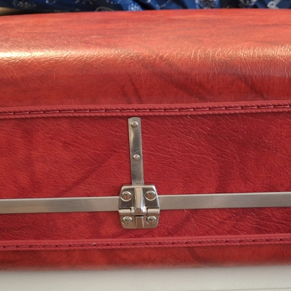 Vintage American Tourister Escort Red Luggage Set - Picture 16 of 16